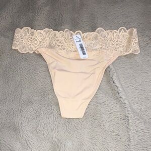 🎉4 for $20 NWT BootayBag Harper Thong, Small